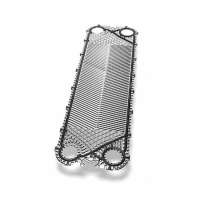 <p>
	 Стоимость пластины T45M для теплообменника Alfa Laval T45-MFM - T45-MFG зависит от следующих характеристик:
</p>
<h2>Толщина</h2>
<p>
	 Производитель предлагает пластины различной толщины – 0,4; 0,5; 0,6; 0,8 или 1 мм. Для определенного теплообменника этот параметр подбирается в соответствии с рабочим давлением и качеством жидкостной среды. Изделие используется для среднего давления (до 1,6 МПа).
</p>
<h2>Материал</h2>
<p>
	 Долговечность и эффективность работы теплообменника зависят от материала изготовления пластин. Высокая температура и агрессивные вещества в жидкостных средах негативно влияют на стандартные сплавы.
</p>
<table>
<tbody>
<tr>
	<td>
		 Материал
	</td>
	<td>
		 Российский аналог
	</td>
	<td>
		 Тип среды
	</td>
</tr>
<tr>
	<td>
		 AISI304
	</td>
	<td>
		 08Х18Н10
	</td>
	<td>
		 Не агресивная: вода, пар, этиленгликоль, масло и т.п.
	</td>
</tr>
<tr>
	<td>
		 AISI316
	</td>
	<td>
		 08Х18Н10Т
	</td>
	<td>
		 Не агресивная: вода, пар, этиленгликоль, масло и т.п.
	</td>
</tr>
<tr>
	<td>
		 Titan
	</td>
	<td>
		 ВТ 1-0
	</td>
	<td>
		 Агрессивная: Кислоты, щелочи
	</td>
</tr>
<tr>
	<td>
		 SMO254
	</td>
	<td>
		 10Х17Н13М2Т
	</td>
	<td>
		 Агрессивная: Морская вода, солевые растворы
	</td>
</tr>
<tr>
	<td>
		 Hastelloy
	</td>
	<td>
		 ХН65МВ
	</td>
	<td>
		 Агрессивная: Высокие температуры и давление
	</td>
</tr>
</tbody>
</table>
 <br>
<h2>Тип рифления</h2>
<p>
	 Коэффициент теплообмена зависит от типа рифления. Пластины производятся с двумя видами рисунка:
</p>
<ul>
	<li>L (мягкий), обеспечивает высокий напор, но уменьшает теплопередачу.</li>
	<li>H (жесткий), обеспечивает высокий уровень теплообмена, но снижает напор.</li>
</ul>
<p>
	 Жесткий тип рифления способствует турбулизации жидкостного потока, поэтому в таких пластинах меньше накипи.
</p>
<h2>Тип пластины</h2>
<p>
	 В зависимости от предназначения, пластины имеют открытые и закрытые отверстия. К основным типам пластин относятся:
</p>
<ul>
	<li>Глухая (код 0000), без входных отверстий, используется для создания прослойки воздуха между прижимной плитой и пластиной;</li>
	<li>Проходная (код 1234), с 4-мя открытыми портами для циркуляции двух сред;</li>
	<li>Поворотная (код 1200), с заглушенными 3-им и 4-ым портами.</li>
</ul>
<p>
	 При сборке теплообменника в конце устанавливают глухую пластину, а все остальные – проходные.
</p> в Туле